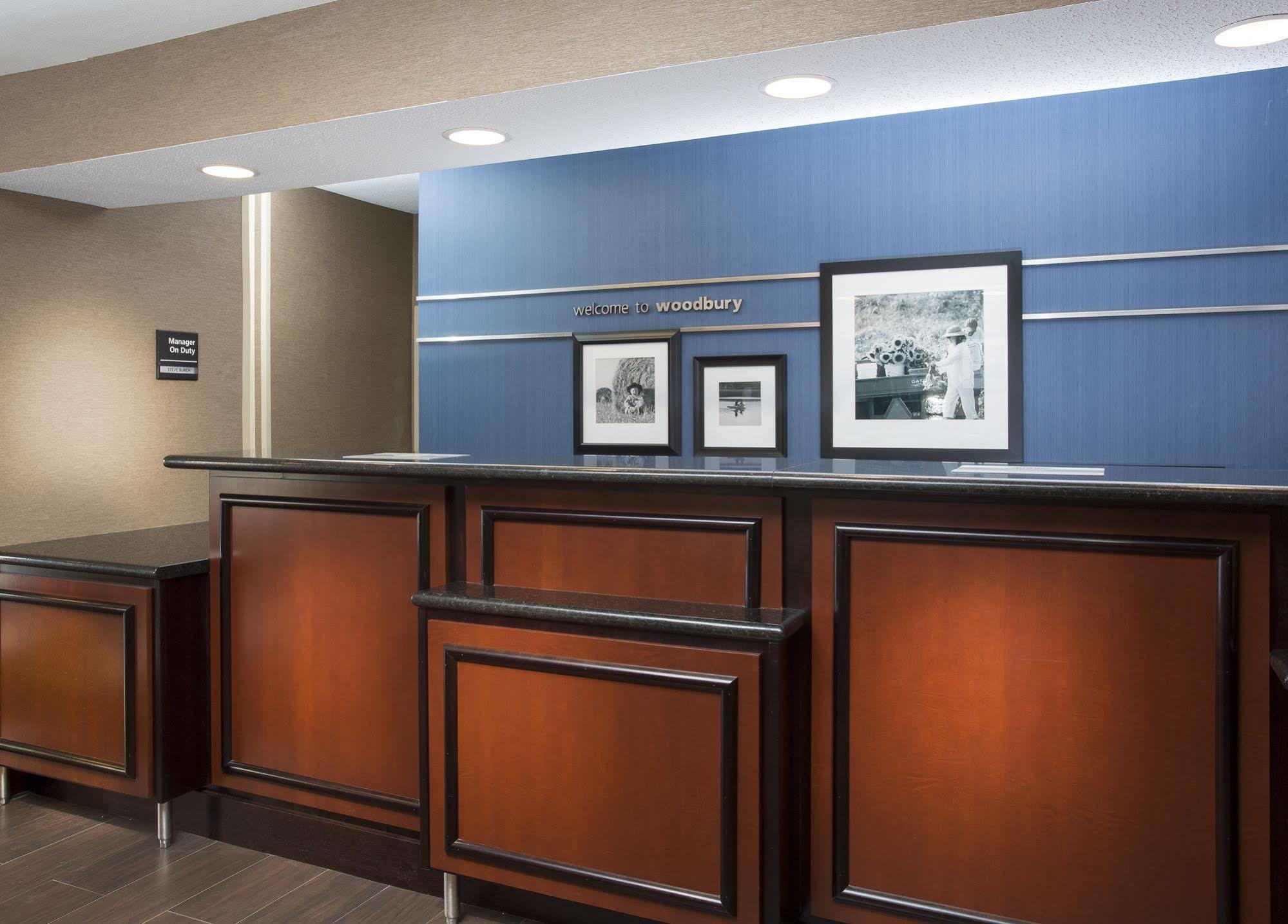 Hampton Inn Minneapolis St. Paul-Вудбери Экстерьер фото